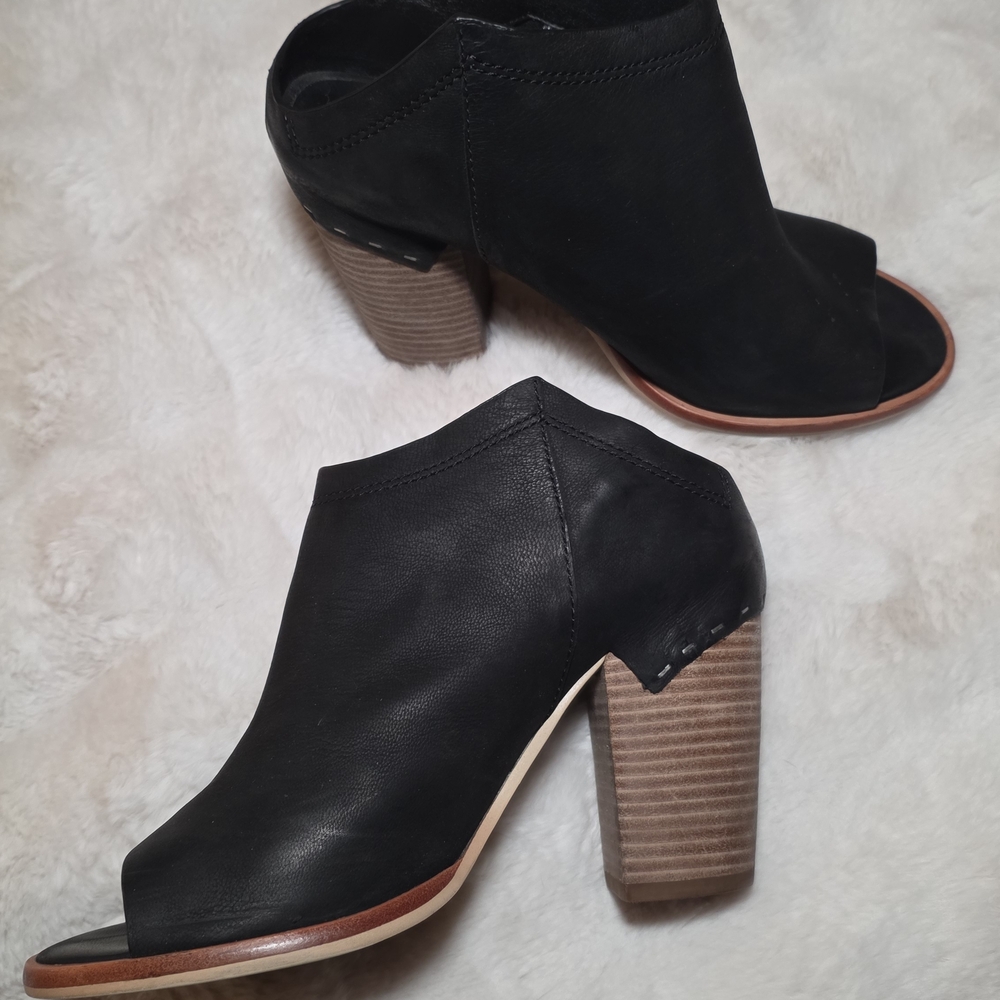 Dolce Vita Black Leather Ankle Booties